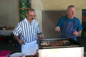 die Grillmeister bei der Arbeit