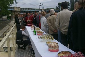 Aperitif an Deck der Jules Verne