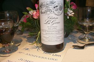 ein Wein mit einem besonderen Etikett....extra für das Fest