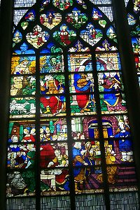 schöne Fenster im Kircheninneren