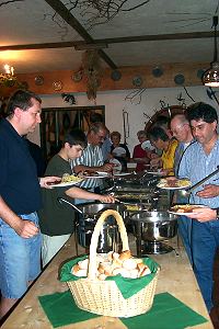 Anstehen am Buffet