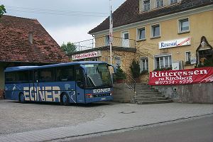 mit dem         Bus direkt bis vor den Rittersaal