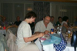 Tombola... die Gewinne werden ausgepackt!