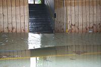 das Wasser stand bis über der Türklinke in der Halle