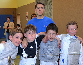 Die Schülermannschaft mit ihrem Trainer Matthias Kaufmann