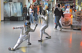 im Kino - Fechtvorführung