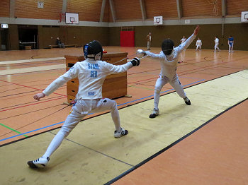 Jonathan Stahl (links im Bild) im Gefecht gegen seinen Bruder und Turniersieger David Stahl
